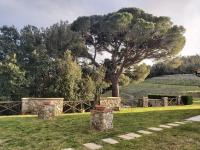 A garden outside Agriturismo Aia Leccioni