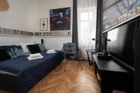 Televízia a/alebo spoločenská miestnosť v ubytovaní apartamenty kamienica