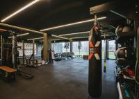 Posilňovňa alebo fitness centrum v ubytovaní Les Cabanes de l'Oller del Mas