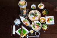 旅館の敷地内または近くでの食事または食べ物