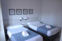 La Perla Granada Suitesにあるベッド