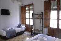 La Perla Granada Suitesにあるベッド