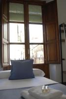 La Perla Granada Suitesにあるベッド