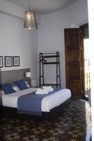 La Perla Granada Suitesにあるベッド