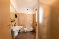 A bathroom at Hotel Ristorante San Carlo