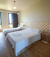 Ein Bett oder Betten in einem Zimmer der Unterkunft Delta Hotel