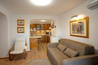 Kuchyň nebo kuchyňský kout v ubytování Tsarevets panoramic apartments Veliko Tarnovo