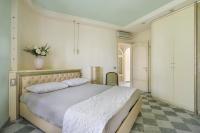 Łóżko lub łóżka w pokoju w obiekcie Luxury Garden House