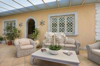 Część wypoczynkowa w obiekcie Luxury Garden House