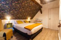 a bedroom with a large bed with a floral wall mural at Gîtes Au fil des saisons proximité EUROPA PARK in Diebolsheim