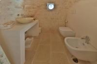 Łazienka w obiekcie Tenuta Trullo Pietra Bianca