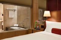 Shangri-La Tokyoにあるベッド