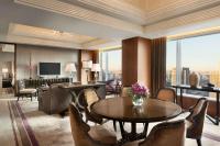 Shangri-La Tokyoにあるテレビまたはエンターテインメントセンター