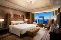 Shangri-La Tokyoにあるテレビまたはエンターテインメントセンター