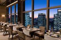 Shangri-La Tokyoにあるレストランまたは飲食店