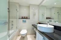 Ein Badezimmer in der Unterkunft Yam Suf by Isrotel Collection