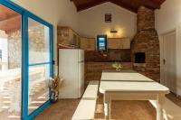 Kuchyňa alebo kuchynka v ubytovaní Villa Otus ZadarVillas