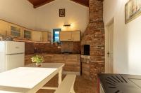 Kuchyňa alebo kuchynka v ubytovaní Villa Otus ZadarVillas