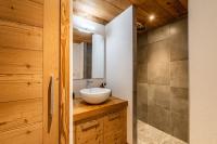 Vonios kambarys apgyvendinimo &#x12F;staigoje Sapelli apartment Argenti&egrave;re Chamonix - by EMERALD STAY