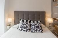 Posteľ alebo postele v izbe v ubytovaní Urbe10 Angel Ganivet 2 Bedrooms Apartment