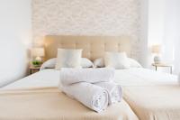 Posteľ alebo postele v izbe v ubytovaní Urbe10 Angel Ganivet 2 Bedrooms Apartment