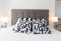 Posteľ alebo postele v izbe v ubytovaní Urbe10 Angel Ganivet 2 Bedrooms Apartment