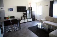 Televízia a/alebo spoločenská miestnosť v ubytovaní Apartment del Mar Vinišće