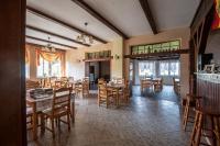 Reštaurácia alebo iné gastronomické zariadenie v ubytovaní Villasol