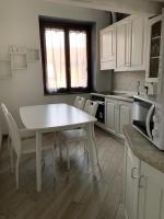 A kitchen or kitchenette at APPARTAMENTO PIERANGELO DI FRONTE MALPENSA T1 e T2