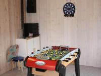 TV a/nebo společenská místnost v ubytování 8 person holiday home in Blåvand