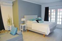 Posteľ alebo postele v izbe v ubytovaní Seaside villa with private pool Home By The Sea - Villa Trogir