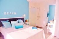 Posteľ alebo postele v izbe v ubytovaní Seaside villa with private pool Home By The Sea - Villa Trogir