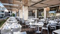 Reštaurácia alebo iné gastronomické zariadenie v ubytovaní Avra Imperial Hotel