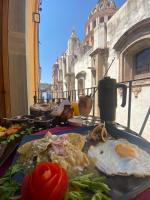 Jídlo v hotelu nebo okolí