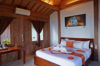 Blue Harbor Beachfront Villas & Resto thumbnail 2