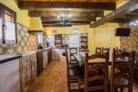 Kuchyňa alebo kuchynka v ubytovaní La Casona de Aldealobos