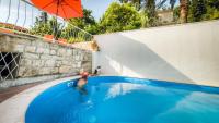 Bazén v ubytovaní Guest House Villa Nina alebo v jeho blízkosti