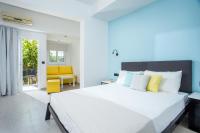 Postel nebo postele na pokoji v ubytování Faliraki Premium Hotel