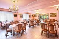 Reštaurácia alebo iné gastronomické zariadenie v ubytovaní Hotel Panorama