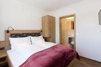 A bed or beds in a room at Reinthalers