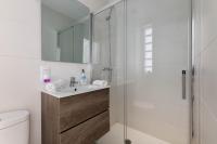 Kúpeľňa v ubytovaní YourHouse Monges Apartment with sea views