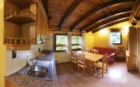 Kuchyň nebo kuchyňský kout v ubytování Camping Bungalows La Borda del Pubill