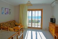 Telewizja i/lub zestaw kina domowego w obiekcie Apartamentos Playa Romana Park