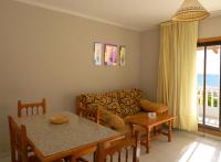 Część wypoczynkowa w obiekcie Apartamentos Playa Romana Park