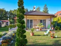 A garden outside Apartment Twin front by Interhome