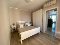 Łóżko lub łóżka w pokoju w obiekcie Perseo House Beach