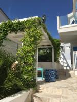 Vonkajšia záhrada v ubytovaní Seaside villa with private pool Home By The Sea - Villa Trogir
