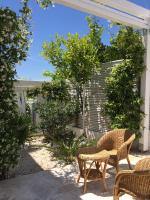 Vonkajšia záhrada v ubytovaní Seaside villa with private pool Home By The Sea - Villa Trogir