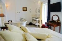 Posteľ alebo postele v izbe v ubytovaní Seaside villa with private pool Home By The Sea - Villa Trogir