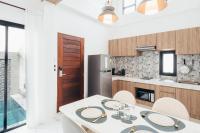 Poonsiri Varich Pool Villa Aonangにあるキッチンまたは簡易キッチン